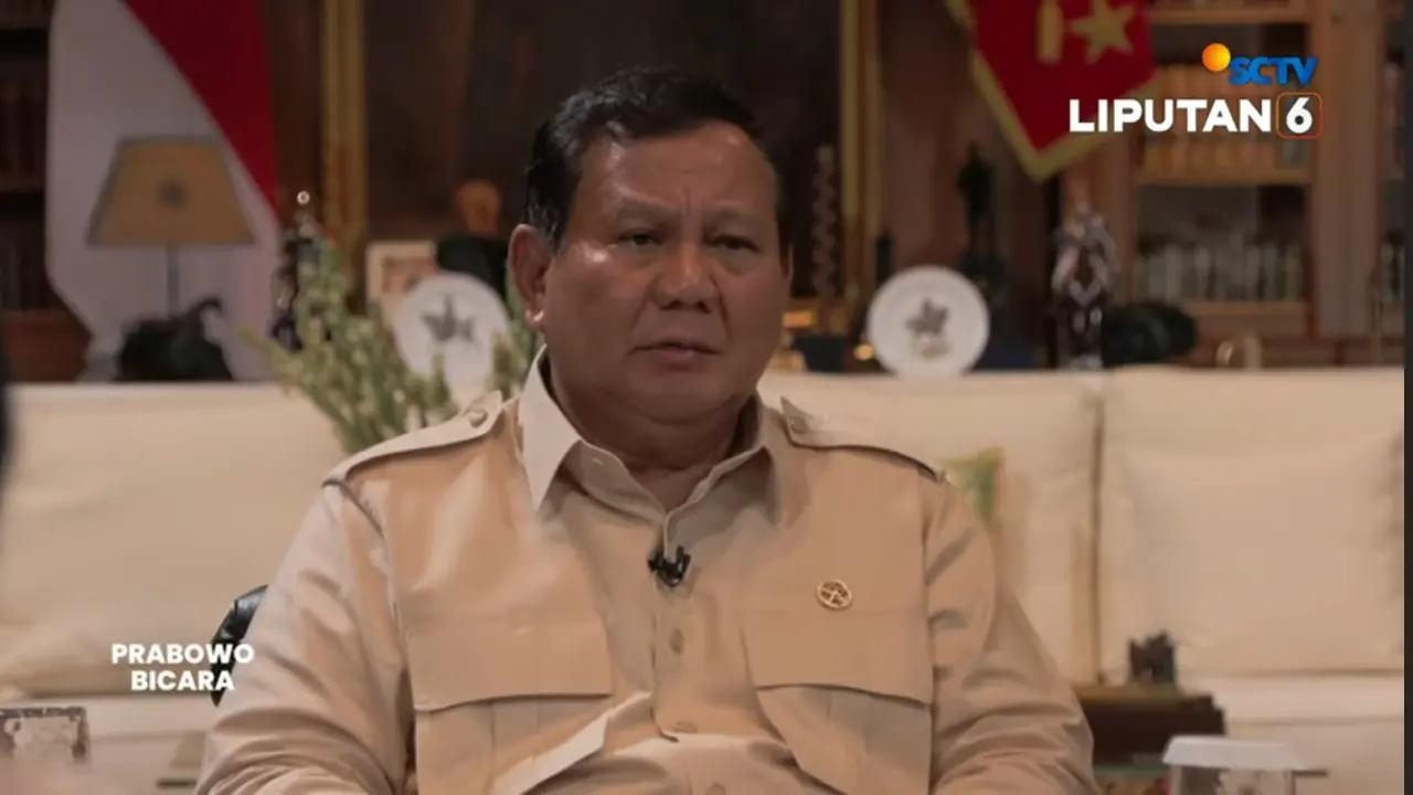 Presiden Prabowo Subianto saat melangsungkan wawancara khusus dengan Pemimpin Redaksi Liputan6 SCTV, Retno Pinasti di Padepokan Garuda Yaksa, Hambalang.