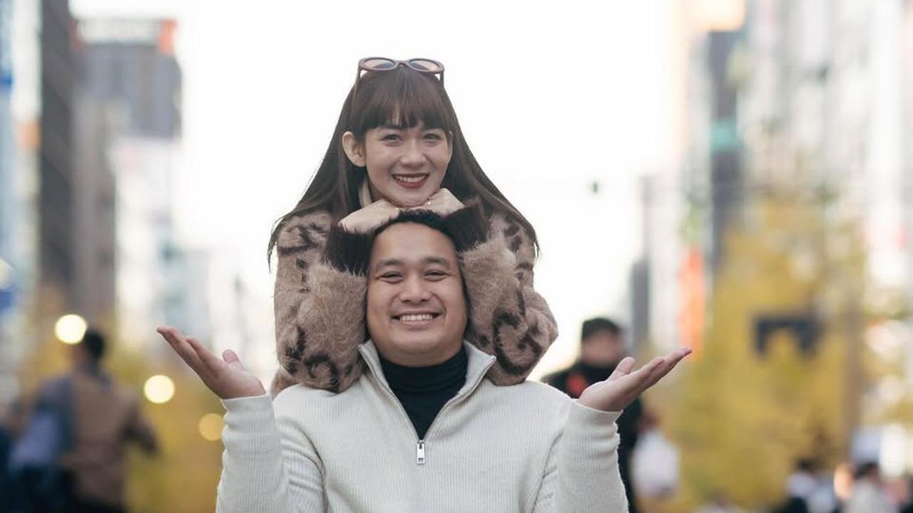 Romantisnya Potret Gilang Dirga dan Adiezty Fersa Liburan di Jepang Tanpa Anak Meski Sempat Menantu saat Menuju Bandara