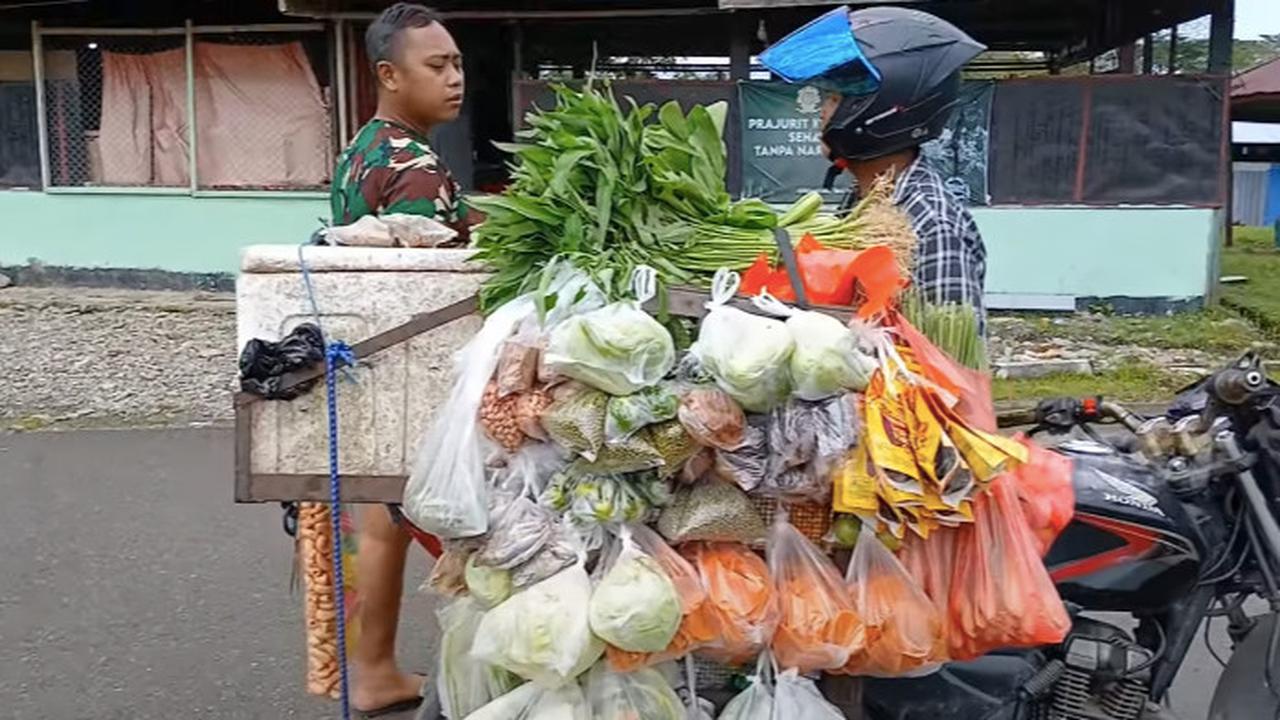 tukang sayur di timika