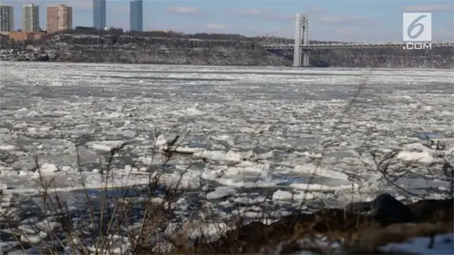 VIDEO: Penampakan Es Mencair di Aliran Sungai New York