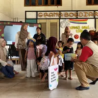 Dalam rangka memperingati Hari Bumi, Sekolah Tanah Tingal menghadirkan Pejuang Bumi Cilik Festival, sebuah kegiatan bermain dan bereksplorasi di alam untuk anak usia dini yang diselenggarakan pada Sabtu, 25 April 2026 di area hijau Sekolah Tanah Tingal, Tangerang Selatan.