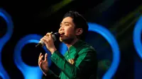 Tampil bawakan lagu Zubaidah di atas panggung Konser Final D'Academy, Selasa (18/3/2014), Ari jawab keraguan juri.