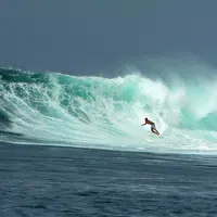 Hendak berselancar? Tempat-tempat ini yang harus didatangi.