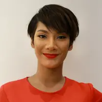 Bermain dalam film bergenre musikal membuat Tara Basro merasa tertekan. Apalagi dalam film Ini Kisah Tiga Dara, ia dituntut bisa nyanyi dan menari. (Galih W. Satria/Bintang.com)