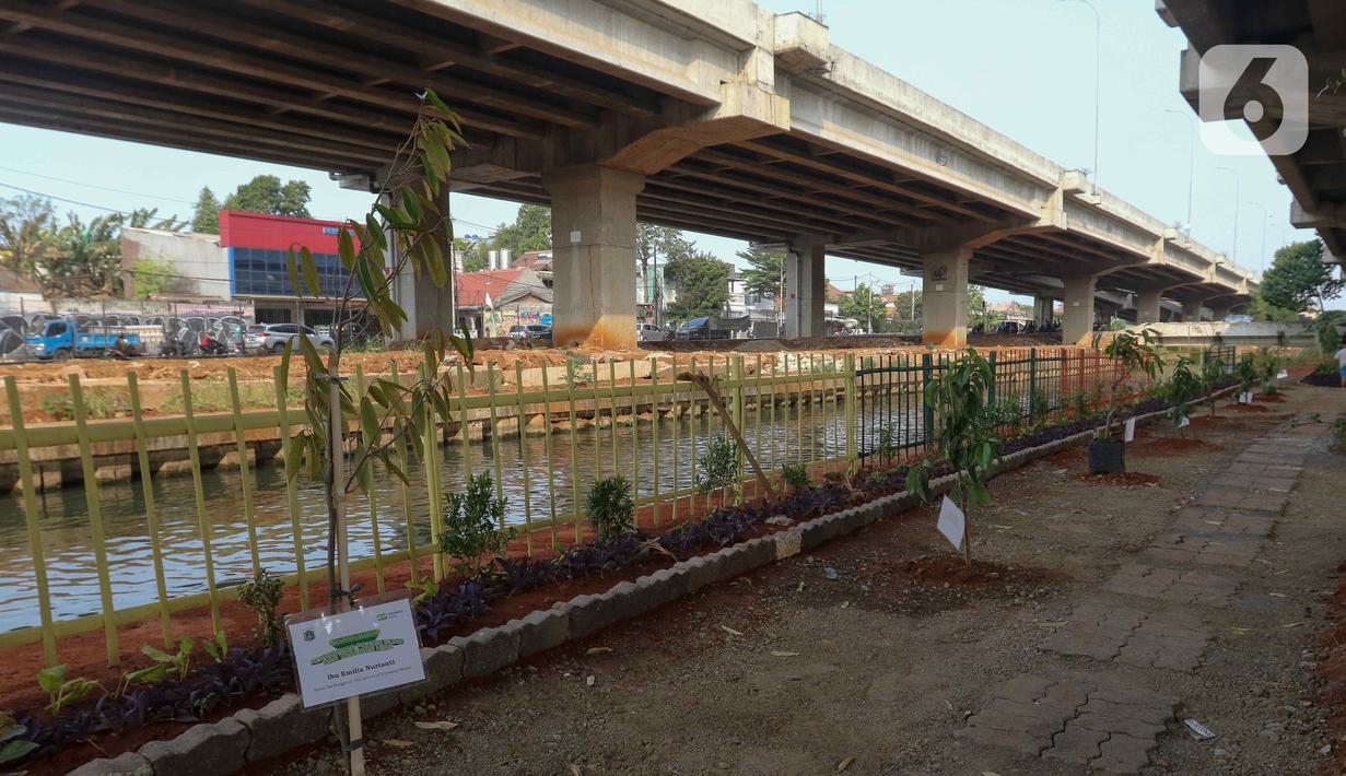Suasana di sekitar Taman Interaksi, kolong Tol Becakayu, kawasan Cipinang Melayu, Jakarta, Selasa (31/10/2023). (Liputan6.com/Herman Zakharia)