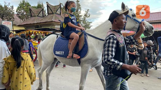 Berkuda di Berastagi