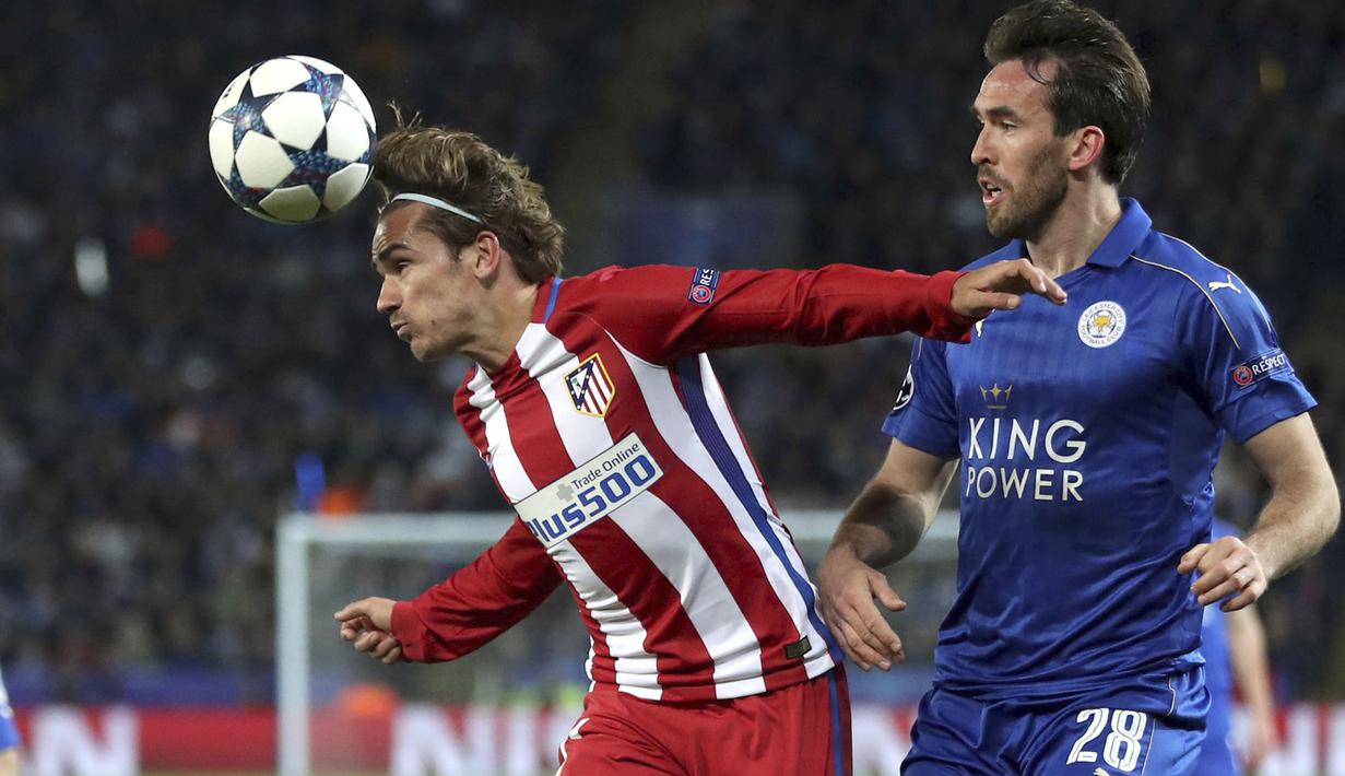 Penyerang Atletico Madrid, Antoine Griezmann (kiri) mencetak satu gol untuk kemenangan timnya saat leg pertama babak perempatfinal Liga Champions. Griezmann bisa menjadi senjata mematikan bagi Real Madrid pada semifinal nanti. (Nick Potts/PA via AP)