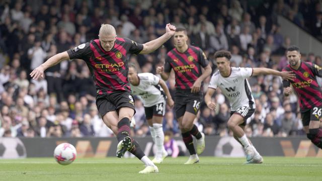 Foto: Man City Full Senyum, Erling Haaland dan Julian Alvarez Berhasil Geser Arsenal dari Puncak Klasemen Sementara Liga Inggris 2022 / 2023
