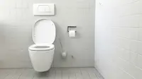 Ilustrasi toilet bersih. (Photo by Jan Antonin Kolar on Unsplash)