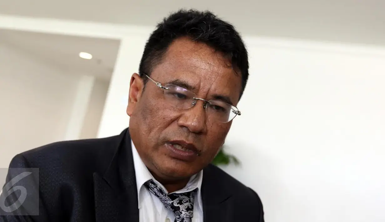 Pengacara Hotman Paris Hutapea usai memberi pernyataan lanjutan terkait kasus Mario Teguh, di PN Jakarta Pusat, Rabu (28/9). Hotman merupakan kuasa hukum presenter Deddy Corbuzier yang sebelumnya disomasi oleh Mario Teguh. (Liputan6.com/Helmi Afandi)