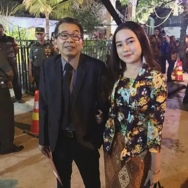 Potret 6 Putri Kedua Pelawak yang Beranjak Dewasa Belum Menikah, Anak Mandra Curi Perhatian