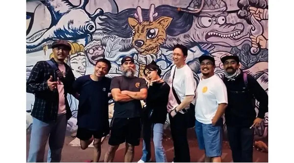 6 Potret Lawas Rina Nose saat Kuliah, Nostalgia Reuni Teman Jurusan Teater