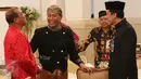MenkoPolHukam, Wiranto memakai baju adat Jawa pada Peringatan Konferensi Asia Afrika (KAA) 2017 di Istana Negara, Jakarta, Selasa (18/4). Pada peringatan KAA ini, jajaran pejabat negara mengenakan busana adat nusantara (Liputan6.com/Angga Yuniar)
