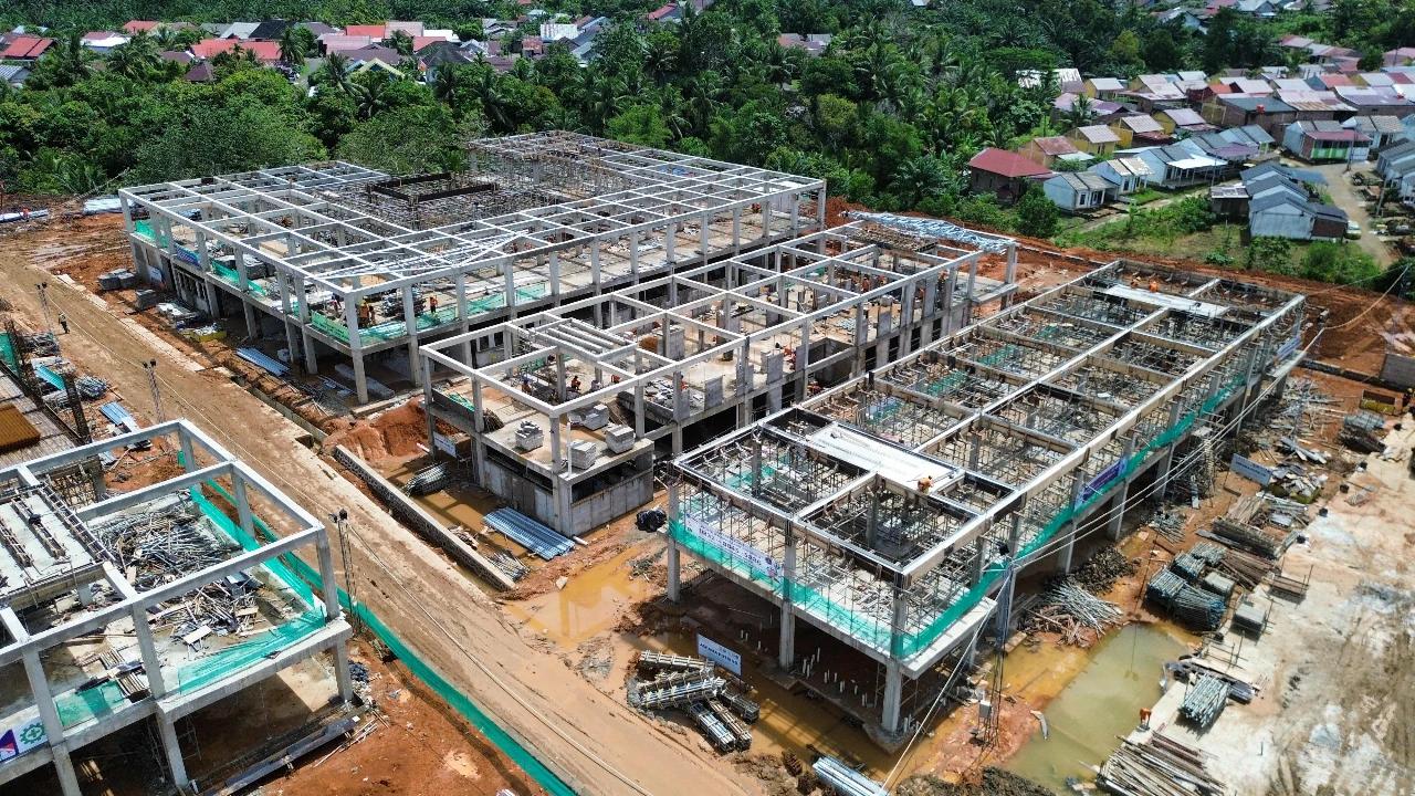 Kaget Tiba-tiba Fasih Bahasa Inggris: Cerita Kakak Bangga Adiknya Belajar di Sekolah Rakyat