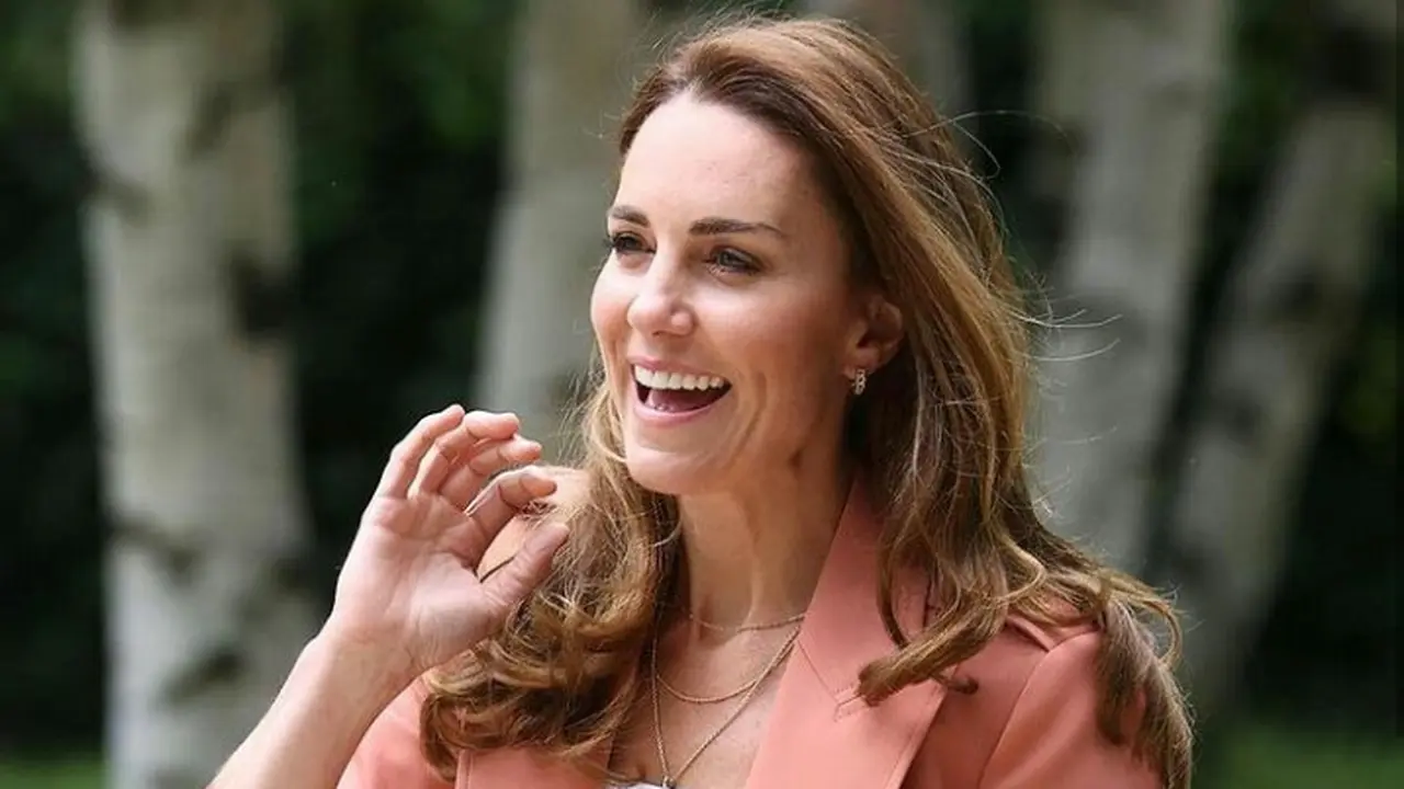 Tampil Beda, Intip Gaya Casual Kate Middleton Saat kunjungan Natural History