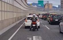 Tertibnya Lalu Lintas di Jepang, Para Pemotornya Ternyata Ikut Antre di Antara Mobil saat Macet