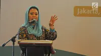 Direktur Wahid Foundation, Yenny Wahid memberi pemaparan saat diskusi panel di peluncuran survei nasional potensi toleransi sosial keagamaan di kalangan perempuan muslim Indonesia, Jakarta, Senin (29/1). (Liputan6.com/Herman Zakharia)