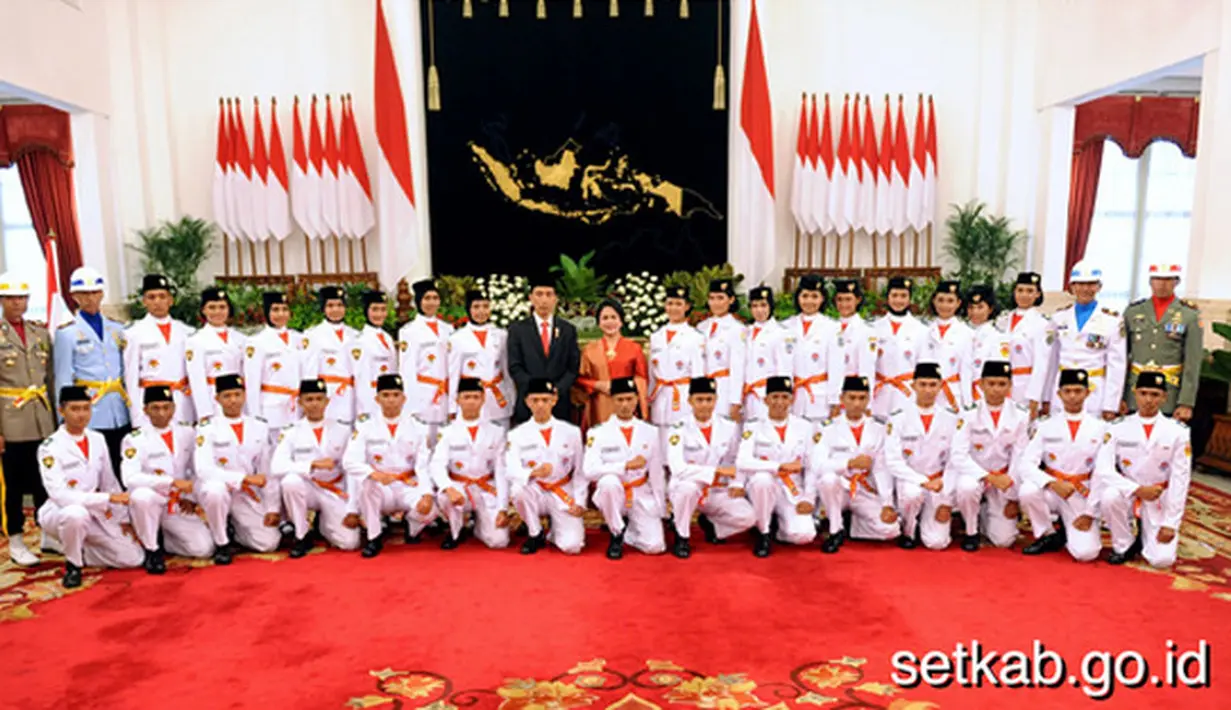 "Nervous (deg-degan) banget kak. Sampai enggak bisa tidur tadi malam," kata Paskibraka Nasional 2017 asal Sumatera Barat Laras Ghita Salsabila, seperti yang dilansir dari Liputan6.com. (Instagram/sekretariat.kabinet)