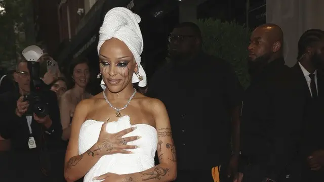 Doja Cat di MET Gala 2024. (Photo by CJ Rivera/Invision/AP)