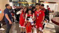 Visal, perempuan asli Kamboja yang membuka usaha cafe di samping hotel Timnas Indonesia U-22. (Bola.com/Gregah Nurikhsani)