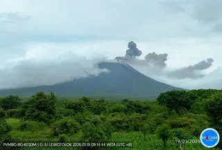 Gunung Ili Lewotolok di Kabupaten Lembata, Nusa Tenggara Timur