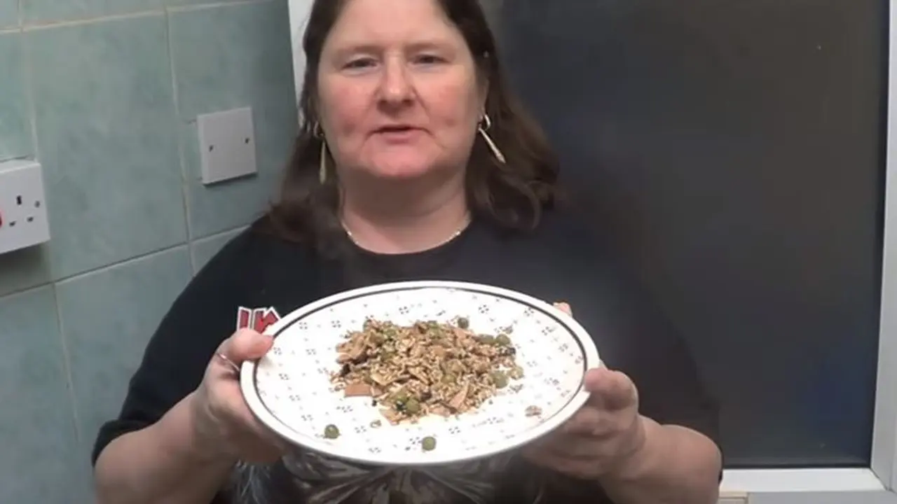 Koki Asal Inggris Bikin Video Masak Nasi Goreng Spesial Pakai Beras Mentah