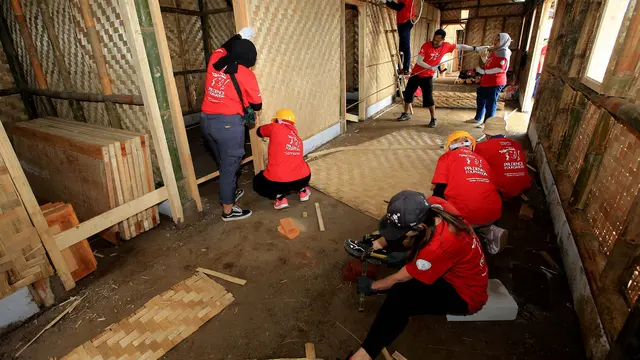 Aksi PRUVolunteers Bangun Hunian Sementara Bagi Korban Gempa