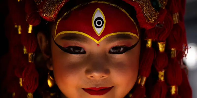 Anak-anak Nepal Jalani Ritual Kumari Puja