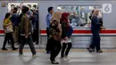 Saat ini, tarif KRL Commuter Line ditentukan secara progresif. Tarif terdiri dari dua komponen tarif dasar untuk 25 kilometer (km) dan tarif lanjutan progresif setiap 10 kilometer. (Liputan6.com/Herman Zakharia)