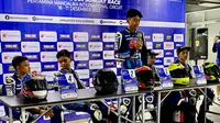 Pembalap NTB, Arai Agaska Dibani Laksana berhasil memenangkan race 1 kategori R15 Junior Pro pada bLU cRU Yamaha Sunday Race 2023 di Sirkuit Mandalika, NTB, Sabtu (16/12/2023). (Marco Tampubolon/Liputan6.com)