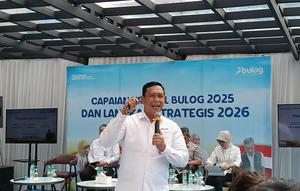 Direktur Utama Perum Bulog Ahmad Rizal Ramdhani dalam Press Conference Capaian Krusial BULOG 2025 dan Langkah Strategis 2026 di kantornya, Jakarta, Jumat (2/1/2025). (Liputan6.com/Maulandy)