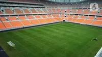 Suasana pembangunan Jakarta International Stadium (JIS), Jakarta, Selasa (15/3/2022). Berdasarkan laporan mingguan ke-132, PT Jakarta Propertindo mencatat progres realisasi pembangunan stadion yang diproyeksikan berkapasitas 82.000 penonton itu mencapai 98,60 persen. (Liputan6.com/Herman Zakharia)