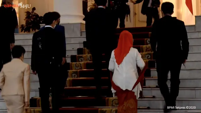 Rombongan PM Suga mulai memasuki wilayah Istana Negara.