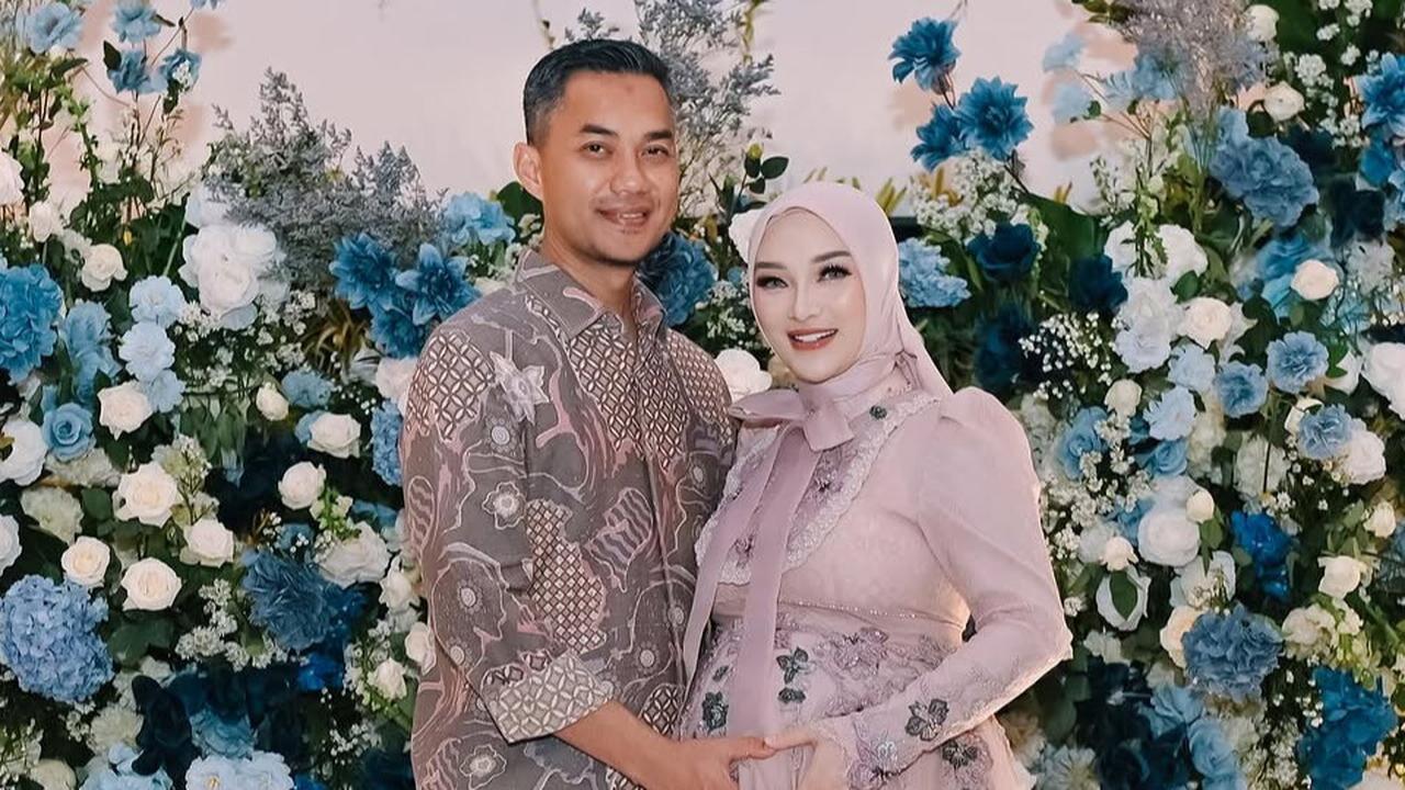 5 Potret Zaskia Gotik Gelar Tasyakuran 7 Bulan Kehamilan Anak Ketiga, Khidmat dan Penuh Doa