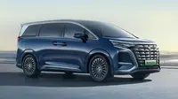 Harga Beda Ratusan Juta, Ini Perbandingan Denza D9 vs Toyota Alphard Hybrid
