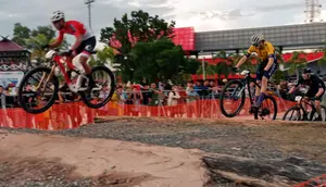 Pembalap sepeda gunung kelas dunia bersaing ketat meraih gelar juara di UCI MTB Eliminator World Cup 2024 seri ke-3 di Sirkuit SG 1973 Kota Palangka Raya, Kalimantan Tengah, Minggu (19/5/2024).