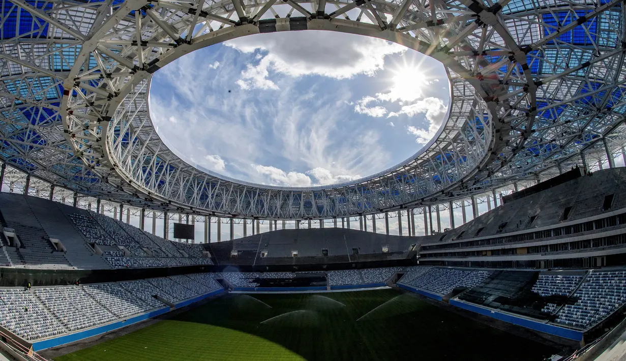 Suasana Stadion Nizhny Novgorod, Rusia, Selasa (19/9/2017). Stadion ini merupakan salah satu dari 12 stadion yang akan digunakan untuk perhelatan akbar Piala Dunia 2018 di Rusia. (AFP/Mladen Antonov)