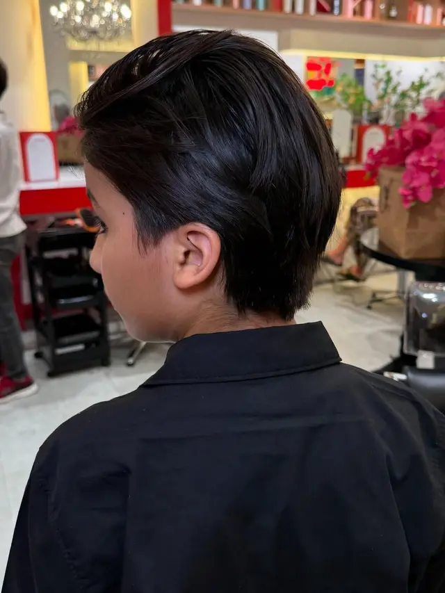 Tasyi Athasyia Bagikan Momen Sang Anak saat Potong Rambut Gondrong. (instagram/tasyiiathasyia)
