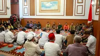 Wali Kota Tangerang Selatan (Tangsel) Benyamin Davnie menyambut pertemuan Warga Babakan, Kecamatan Setu dan Mahasiswa Katolik Universitas Pamulang (Unpam). (Istimewa)
