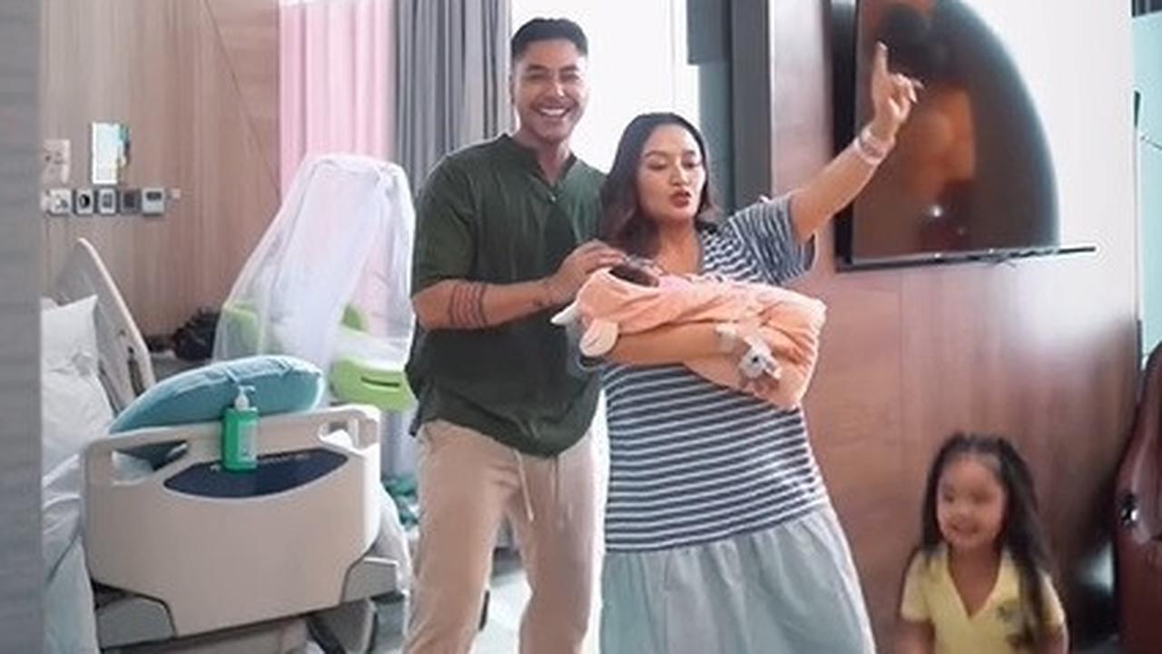 Momen Perdana Siti Badriah Bagikan Kebersamaan Bareng Krisjiana dan 2 Anak, Seru-seruan Joget Bareng
