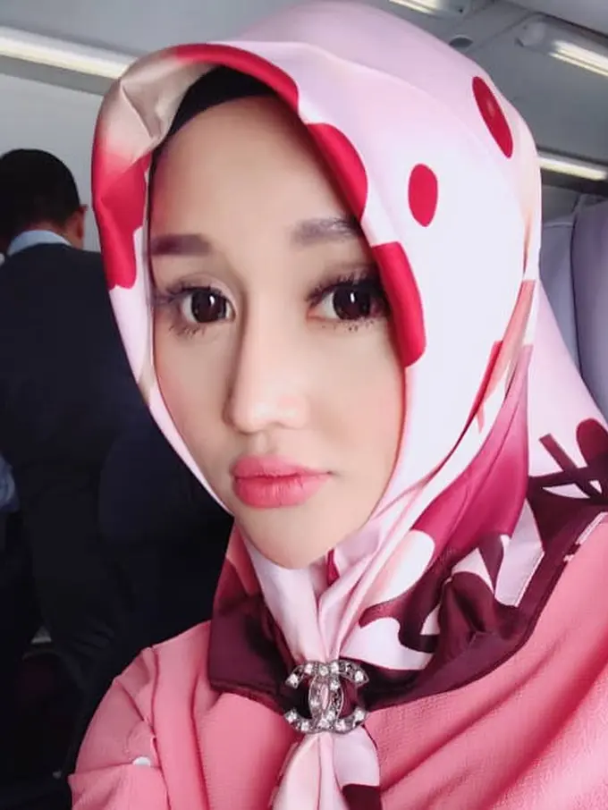 [Bintang] Penuh Cinta Para Haters, Ramadan 2018 Lucinta Luna dan 3 Seleb Ini Tampil Cantik Memakai Hijab