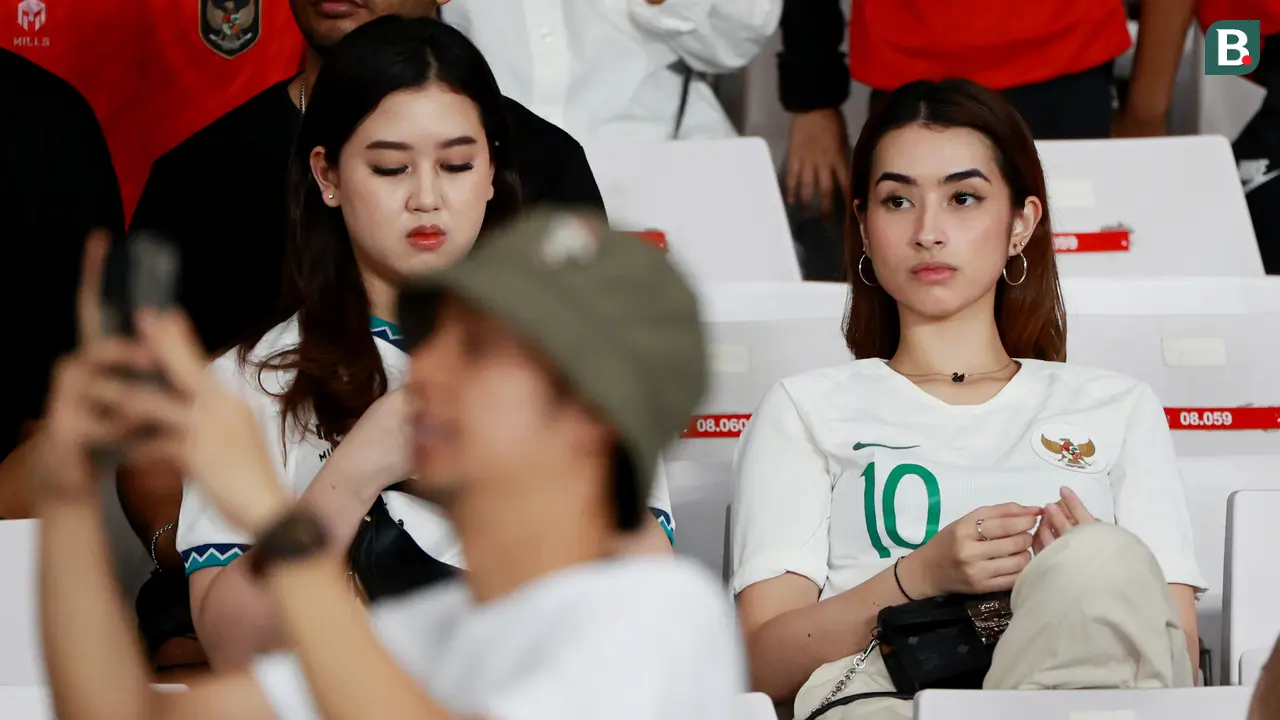 Foto: Parade Fans Cantik di Laga Timnas Indonesia Vs Brunei Darussalam, Termasuk Azizah Istri Arhan