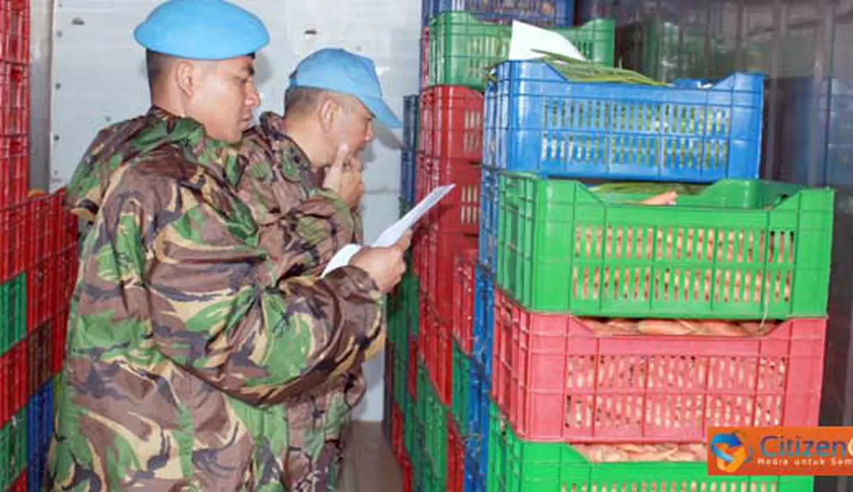 Citizen6, Lebanon: Tim Hygiene Inspection dari Unifil, sedang melakukan pemeriksaan standar kebersihan di Markas Satgas Yonif Mekanis Konga XXIII-E / Unifil (Indobatt), Senin (4/4). (Pengirim: Badarudin)