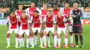 Dua dari 11 starter Ajax Amsterdam pada laga melawan Rapid Vienna merupakan pemain keturunan Indonesia. (Bola.com/Reza Khomaini)