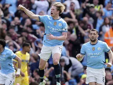 Pemain Manchester City, Kevin De Bruyne melakukan selebrasi setelah mencetak gol ke gawang Leicester dalam laga lanjutan Liga Inggris 2024/2025 di Etihad Stadium, Manchester, Inggris, Sabtu (12/04/2025) waktu setempat. (AP Photo/PA/Martin Rickett)