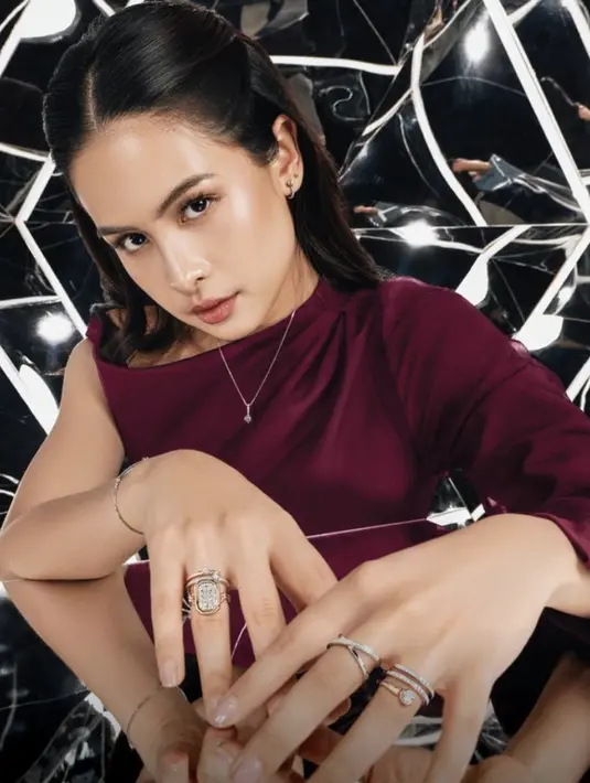 Bertajuk See The Light, Maudy Ayunda rilis koleksi perhiasan bersama Frank & Co.