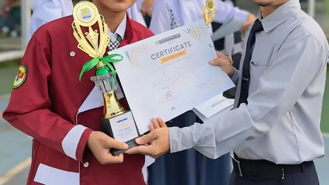 Potret Farel Prayoga Juara Lomba Azan di Sekolah/Instagram @rais_simpson