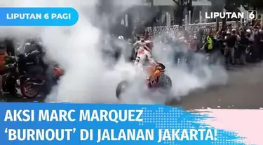 Parade MotoGP dari Istana Negara-Bundaran HI disambut antusias oleh warga bahkan ada yang hingga naik ke atas pagar demi melihat pembalap idolanya. Marc Marquez menunjukkan aksi ‘burnout’ bikin heboh.