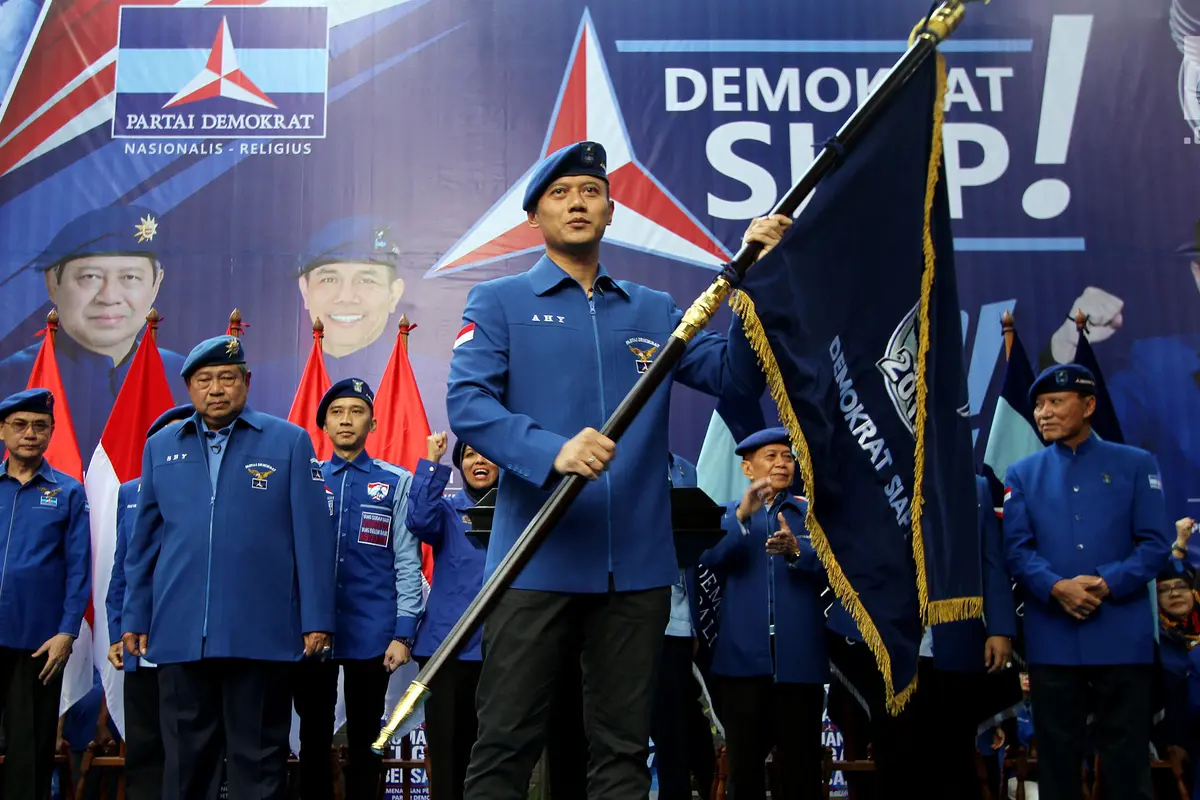 Pake Seragam Demokrat, SBY Kukuhkan Agus Yudhoyono sebegai Kogasma