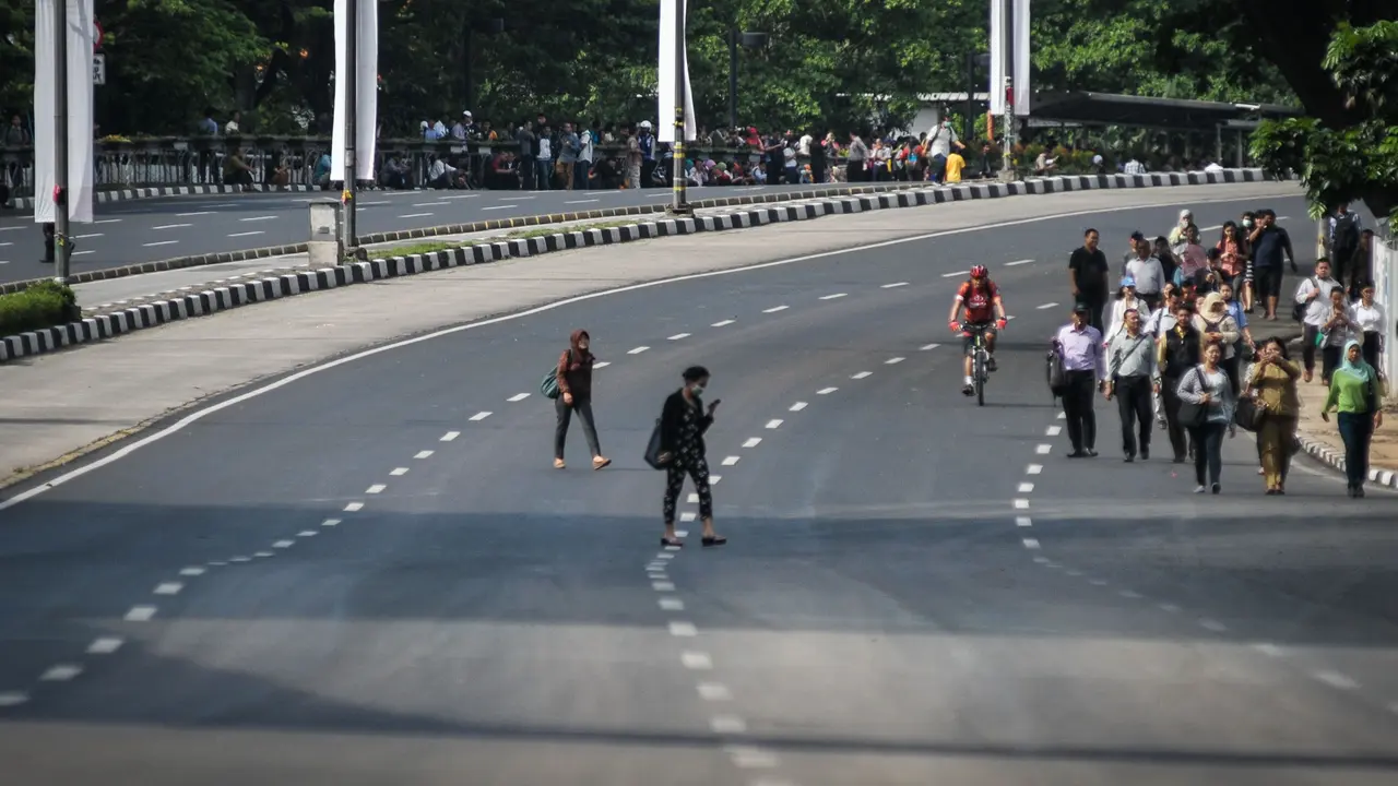 Jalan Utama Jakarta Ditutup Saat KAA, Karyawan Jalan Kaki